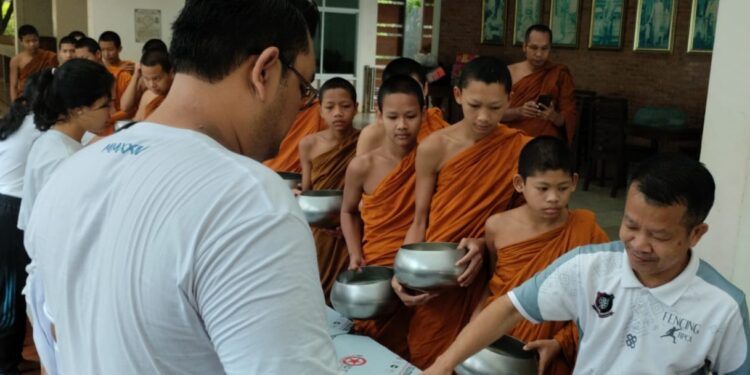 Merajut Keberagaman, Belajar Buddhisme Hingga ke Negeri Gajah Putih Bersama Para Bikkhu