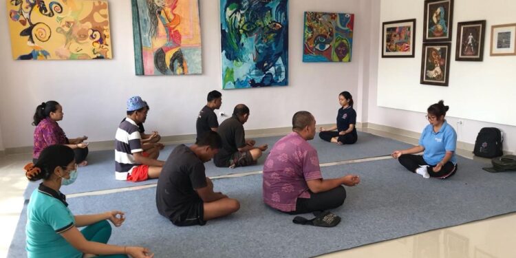 Keluarga Kaya ODGJ, Dua Cerita Tentangnya