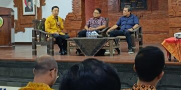 Demokrasi itu Kesetaraan dan Kebebasan — Dari Kuliah Umum di UPMI Bali