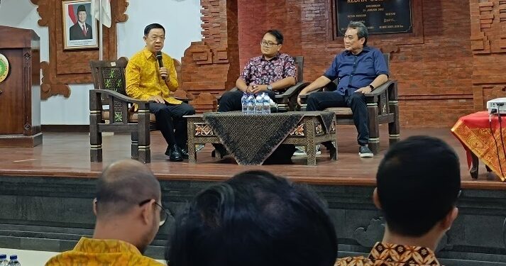 Demokrasi itu Kesetaraan dan Kebebasan — Dari Kuliah Umum di UPMI Bali
