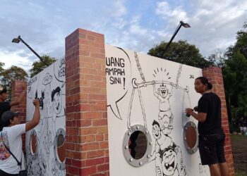 Garas Prahmantara dan Kawan-kawan Melukis Tempat Sampah di Denpasar Festival 2024, Jadi Live Mural yang Mengesankan