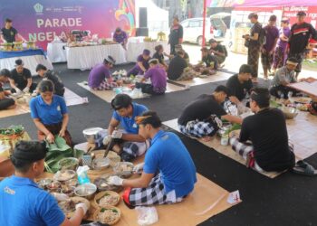 Merawat Tradisi Bumbu Bali Lewat Parade Ngelawar di Denpasar Festival 2024