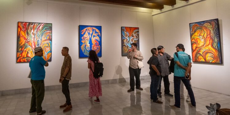 Susiawan dalam Pameran “Bridges of Light”: Pengalaman Transformatif yang Mendorong Dialog, Kreativitas, dan Refleksi