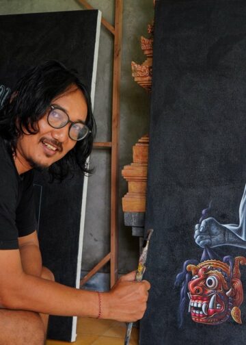 “Alchemy of Shadows”: Pameran Seni Rupa Ketut Suwidiarta di Komaneka Fine Art Gallery, Ubud
