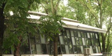 Kantin Sela Pohon di Kampus Unnes Semarang, Sebuah Space untuk Bernapas dan Berpikir