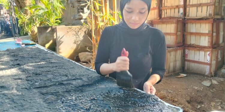 Retak Hati, Retak pada Kain | Konsep “Untold Fealing” Mahasiswa Magang ITB di Pagi Motley