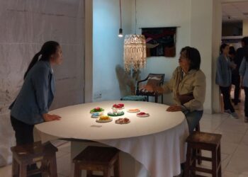 Anjing Digantung dan Perjamuan di Sudut Hunian | Dari Pameran “Peta Tanpa Arah” Undiksha