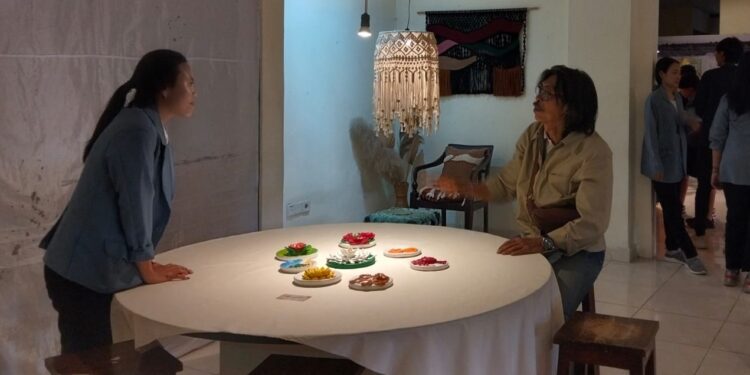 Anjing Digantung dan Perjamuan di Sudut Hunian | Dari Pameran “Peta Tanpa Arah” Undiksha