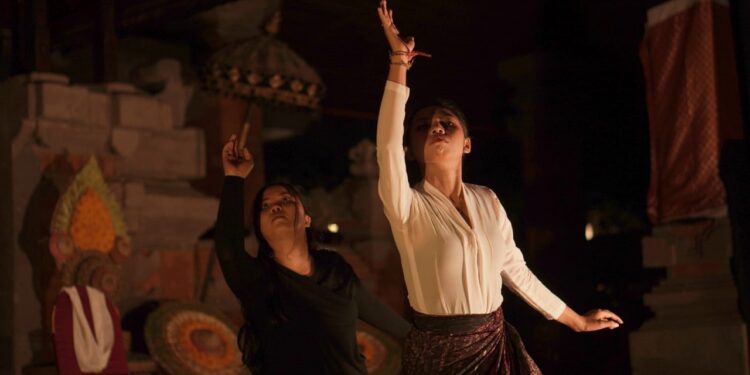 Bayang Hitam Perempuan dan Botol Depresi | Dari Pentas Seni UAS Mahasiswa PSBKH STAHN Mpu Kuturan