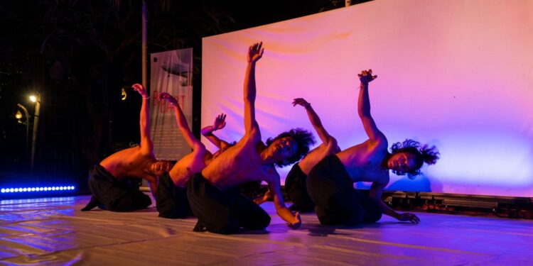 Menguatkan Sekaligus Meleburkan Identitas dalam Seni Pertunjukan Kontemporer – Dari Penutupan B-Part