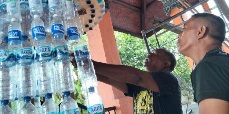 Pohon Natal dari Bahan Botol Bekas di Gereja Kristen Protestan Bali-Singaraja : Keindahan dan Kesederhanaan
