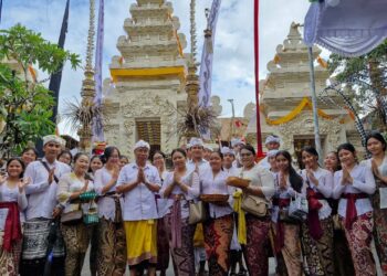 Karya Ngenteg Linggih Pura Geger Dalem Pemutih     