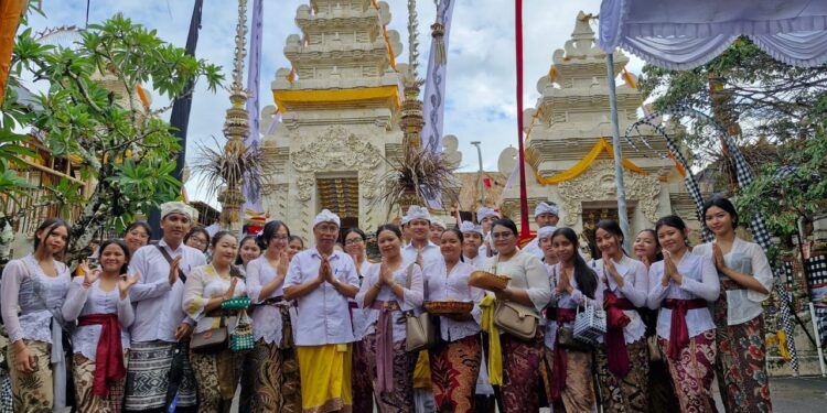 Karya Ngenteg Linggih Pura Geger Dalem Pemutih     