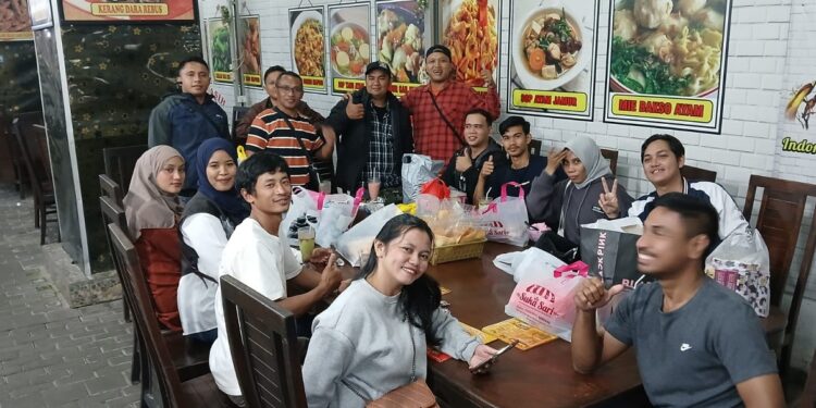 Belajar dan Jalan-jalan: Dari Bandung ke Palu, Dari Internet ke Ragam Kuliner