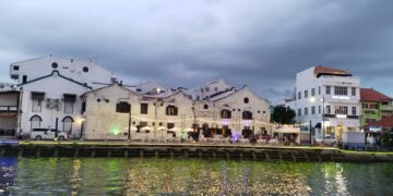 Di Melaka, Melihat Bangunan Tua, Laut dan Sungai, Saya Teringat Singaraja dan Pelabuhan Buleleng