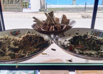 Data Ekonomi Nyata dari Pak Buda, Pedagang Nasi Lawar Ayam di Sidakarya-Denpasar