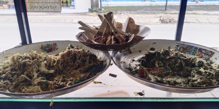 Data Ekonomi Nyata dari Pak Buda, Pedagang Nasi Lawar Ayam di Sidakarya-Denpasar