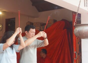 Menabur Doa pada Ramalan Ular Kayu   |   Cerita Imlek dari Klenteng Ling Gwan Kiong Singaraja