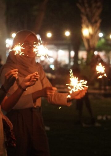 Setelah Kembang Api Dinyalakan: Baik Nasib, Baik Rezeki | Dari Malam Tahun Baru di Kota Singaraja