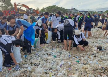 Hujan, Pariwisata, dan Sampah Kiriman   