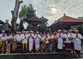 Tirtayatra Toska Se-Delod Ceking :  Pura Taman Mumbul dan Pura Ratu Ayu Dalem Mumbul