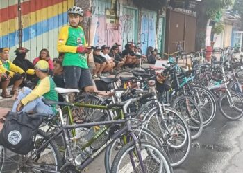 Minggu Pagi, Sepeda dan Raungan Motor Trail