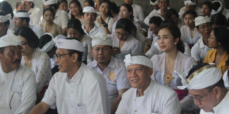 Merajut Kebersamaan di Hari Turunnya Ilmu Pengetahuan | Cerita Hari Suci Saraswati di UPMI Bali