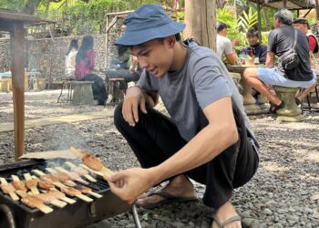 Menyusuri Rasa dan Tradisi: Sate Keladi di Pasar Intaran
