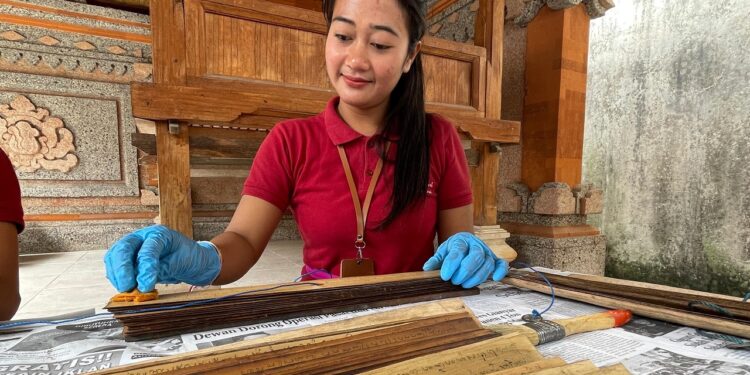 Ada Lontar “Tamba” Hingga “Panulak Leak” — Konservasi Lontar di Kedisan dan Suter Kintamani