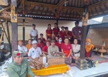 Konservasi Lontar I Nengah Werden di Jembrana: 10 Ikat Lontar Rusak dari 24 Cakep Lontar yang Ada