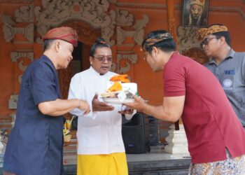 Ida Padanda Wayahan dari Griya Jumpung Kerambitan Setia Merawat Lontar Meski Secara Sederhana