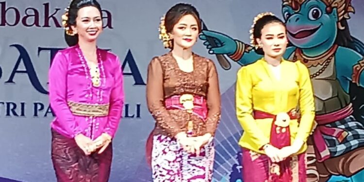 Ketika Ibu-ibu Pakis Bali “Mesatua” di Bulan Bahasa Bali: Ada yang Galak, Ada yang Monyer