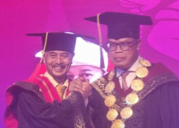 Pematung Ketut Muka Pendet Dikukuhkan jadi Profesor: Tekankan Pentingnya Inovasi Kerajinan Batu Padas