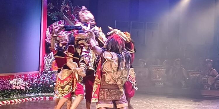 Kisah “Watugunung Runtuh” Mencair di Tangan Kokar Bali pada Pembukaan Bulan Bahasa Bali VII