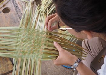 MaiKubu di Desa Tigawasa, Menjaga Bambu, Menjalin-Anyam Bambu-bambu