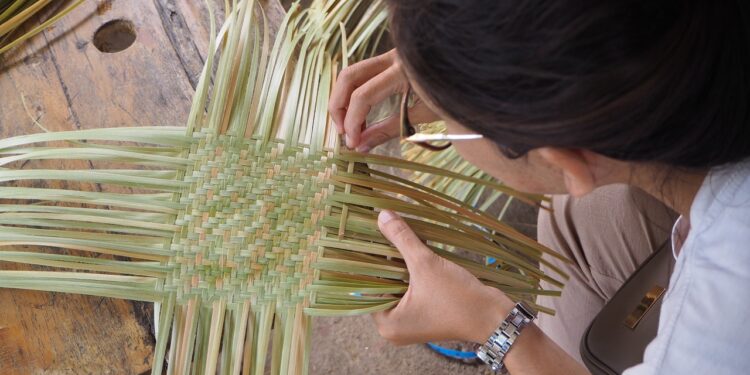MaiKubu di Desa Tigawasa, Menjaga Bambu, Menjalin-Anyam Bambu-bambu