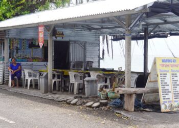 Cuaca Ekstrem, Warung di Pantai Panimbangan Buka-Tutup: Takut Badai, Tapi Ingat Cicilan
