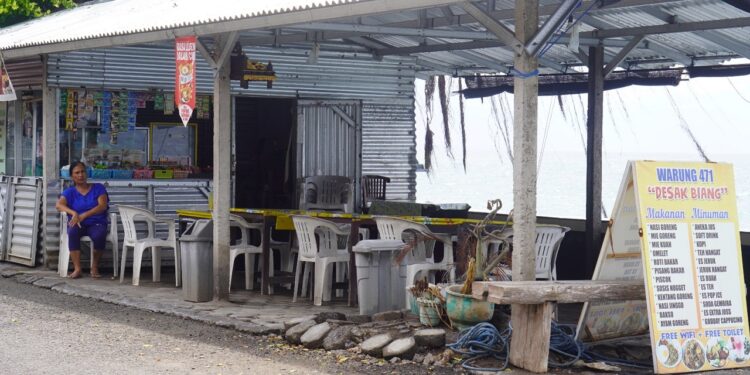 Cuaca Ekstrem, Warung di Pantai Panimbangan Buka-Tutup: Takut Badai, Tapi Ingat Cicilan