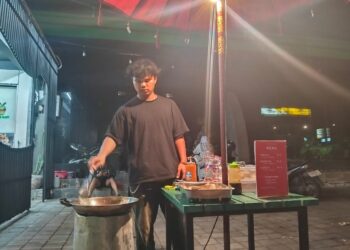 Zainul Qiram, Kuliah di Undiksha, Nongkrong plus Jualan Tahu Walik di Tepi Jalan Singaraja