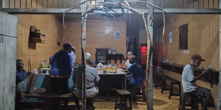Warung Kopi Tionghoa di Kampung Baru, 50 Tahun Jadi Saksi Pasang-Surut Kota Singaraja
