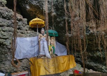 Rahajeng Pagerwesi dari Pura Goa Peteng di Gumi Delod Ceking   