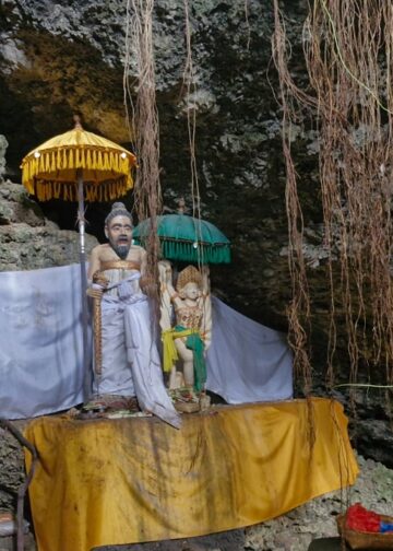 Rahajeng Pagerwesi dari Pura Goa Peteng di Gumi Delod Ceking   