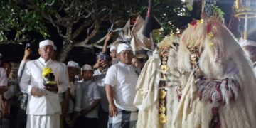 Mencari Titik Terang di Goa Peteng, Gumi Delod Ceking   