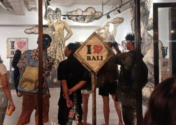 I ❤ Bali : Masyarakat Bali yang Merasa Asing di Tanahnya Sendiri