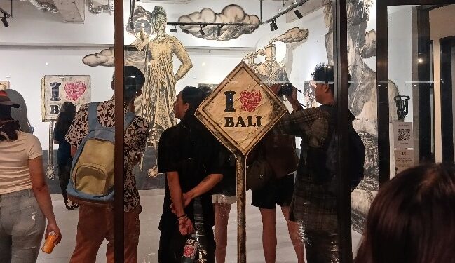 I ❤ Bali : Masyarakat Bali yang Merasa Asing di Tanahnya Sendiri