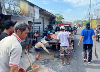 Desa Guwang, Jalan Berlubang, dan Pemdes yang Tak Tinggal Diam