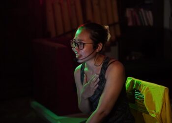 “Memilih Menjadi Aku” – Catatan Kecil Tentang Monolog yang Aku Mainkan