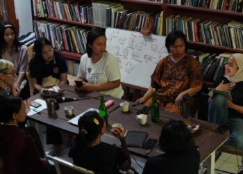 Croptop, Yamaha Filano, Filter Selfie: Upaya-upaya Mengatasi Keterasingan