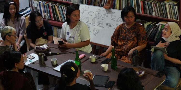 Croptop, Yamaha Filano, Filter Selfie: Upaya-upaya Mengatasi Keterasingan