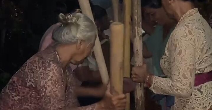 Tradisi “Ngoncang” di Desa Padangbulia, Mengusir Energi Negatif, Bersama-sama Tapi Tidak Sama